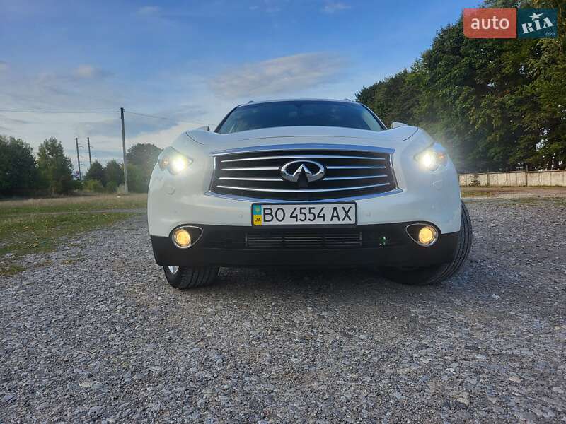 Внедорожник / Кроссовер Infiniti QX70 2015 в Подгайцах