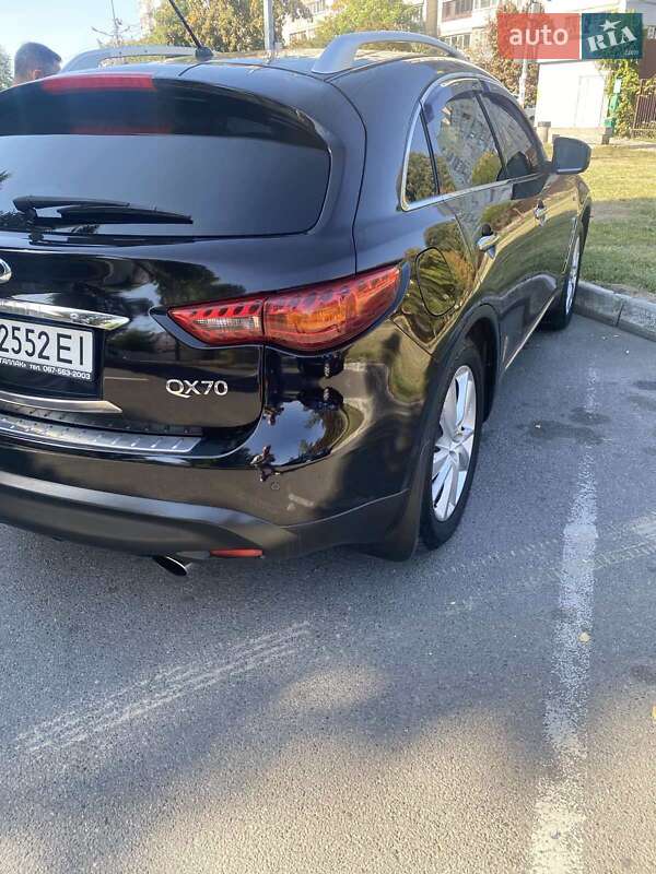 Позашляховик / Кросовер Infiniti QX70 2013 в Дніпрі