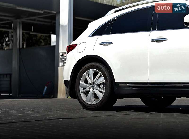 Внедорожник / Кроссовер Infiniti QX70 2014 в Виннице