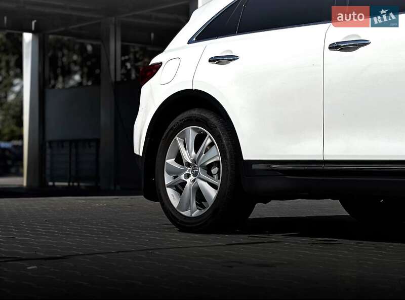 Внедорожник / Кроссовер Infiniti QX70 2014 в Виннице