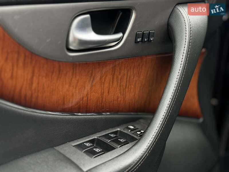 Позашляховик / Кросовер Infiniti QX70 2013 в Вінниці