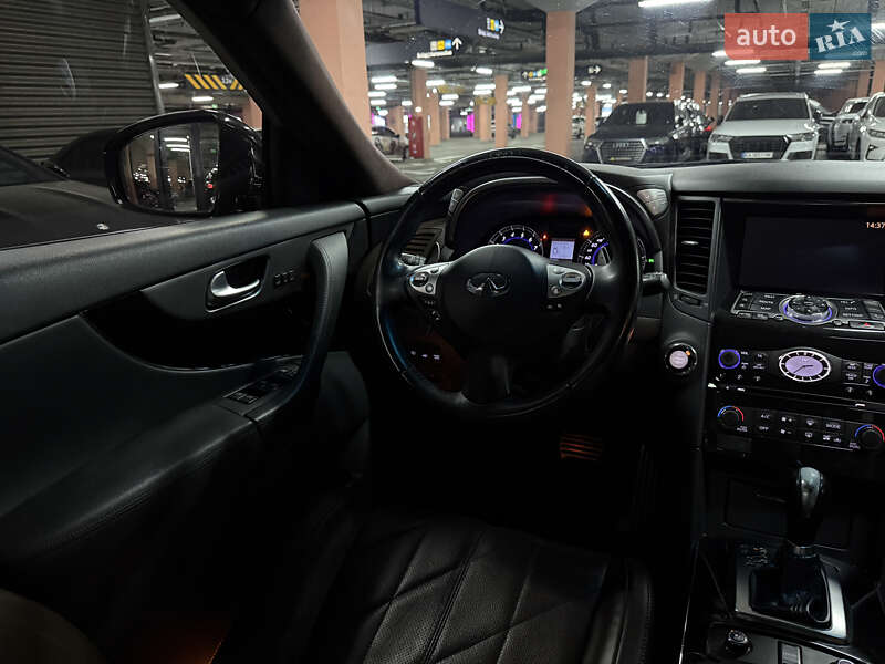 Позашляховик / Кросовер Infiniti QX70 2014 в Києві