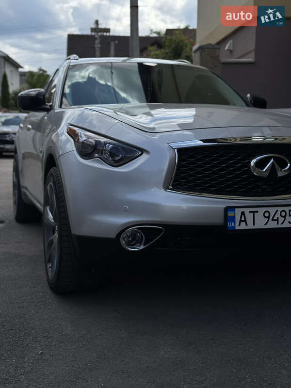 Внедорожник / Кроссовер Infiniti QX70 2013 в Ивано-Франковске