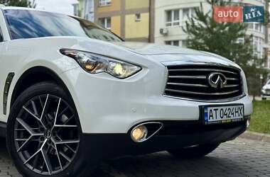 Позашляховик / Кросовер Infiniti QX70 2016 в 
