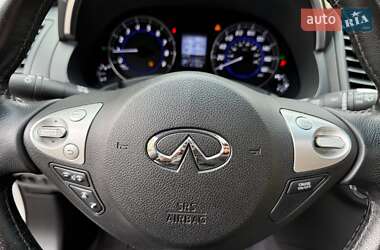 Позашляховик / Кросовер Infiniti QX70 2016 в 