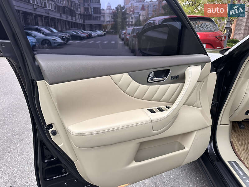 Внедорожник / Кроссовер Infiniti QX70 2016 в Киеве фото 8 Внедорожник / Кроссовер Infiniti QX70 2016 в Киеве