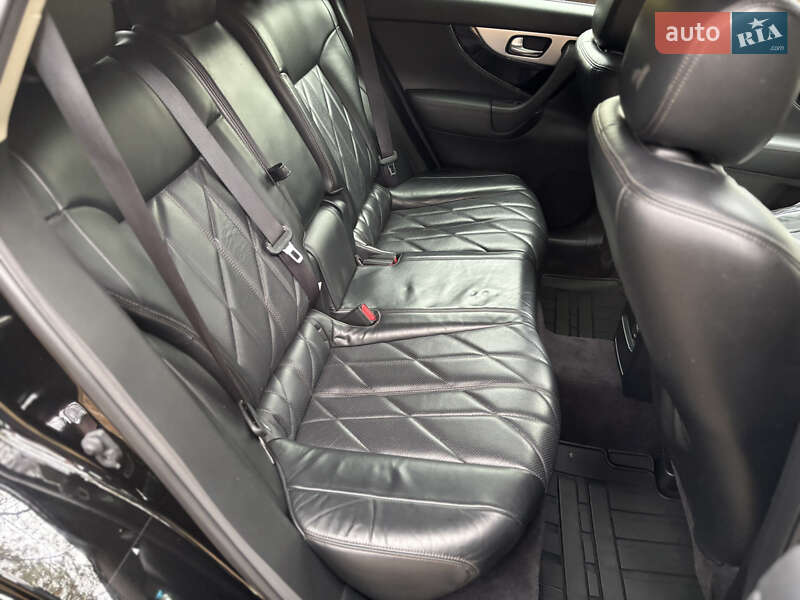 Внедорожник / Кроссовер Infiniti QX70 2013 в Киеве