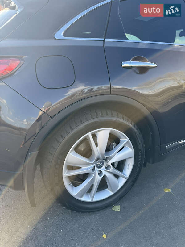 Внедорожник / Кроссовер Infiniti QX70 2013 в Харькове