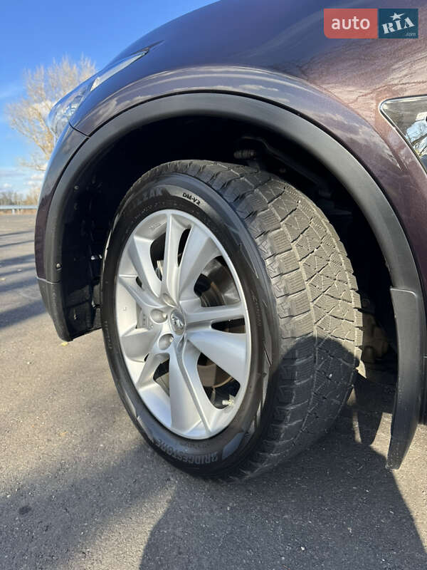 Внедорожник / Кроссовер Infiniti QX70 2013 в Харькове