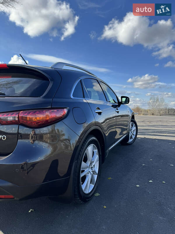 Внедорожник / Кроссовер Infiniti QX70 2013 в Харькове