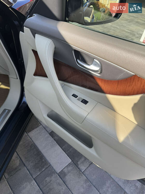 Внедорожник / Кроссовер Infiniti QX70 2013 в Харькове