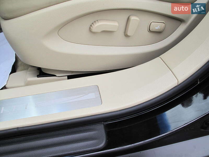 Позашляховик / Кросовер Infiniti QX70 2013 в Києві