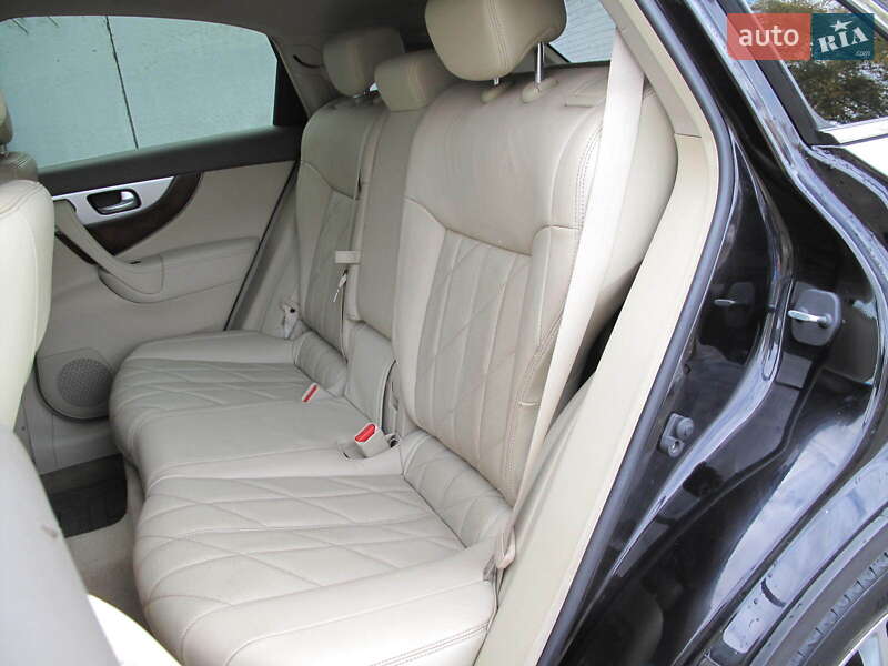 Позашляховик / Кросовер Infiniti QX70 2013 в Києві