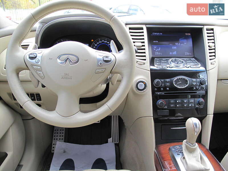 Позашляховик / Кросовер Infiniti QX70 2013 в Києві