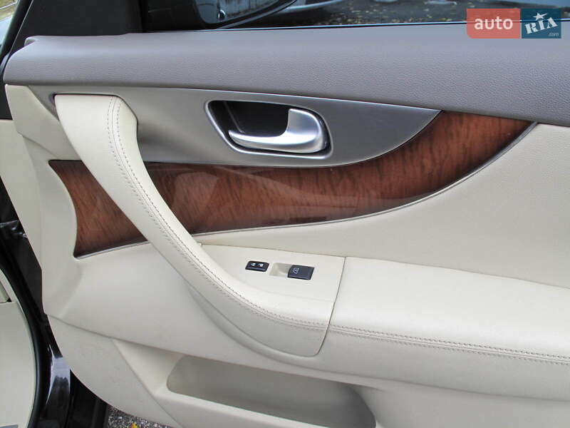 Позашляховик / Кросовер Infiniti QX70 2013 в Києві