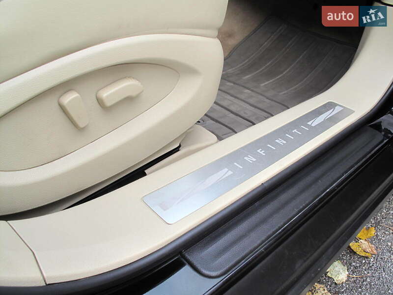 Позашляховик / Кросовер Infiniti QX70 2013 в Києві