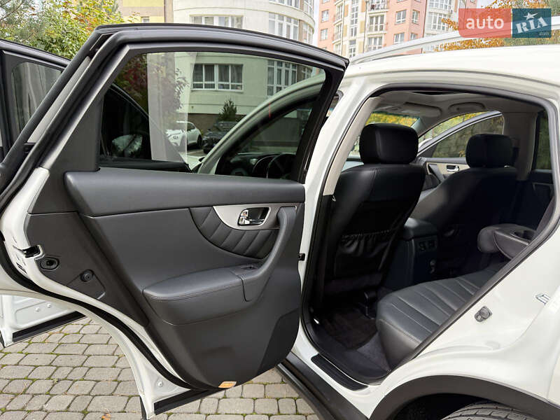 Внедорожник / Кроссовер Infiniti QX70 2016 в Тернополе фото 24 Внедорожник / Кроссовер Infiniti QX70 2016 в Тернополе