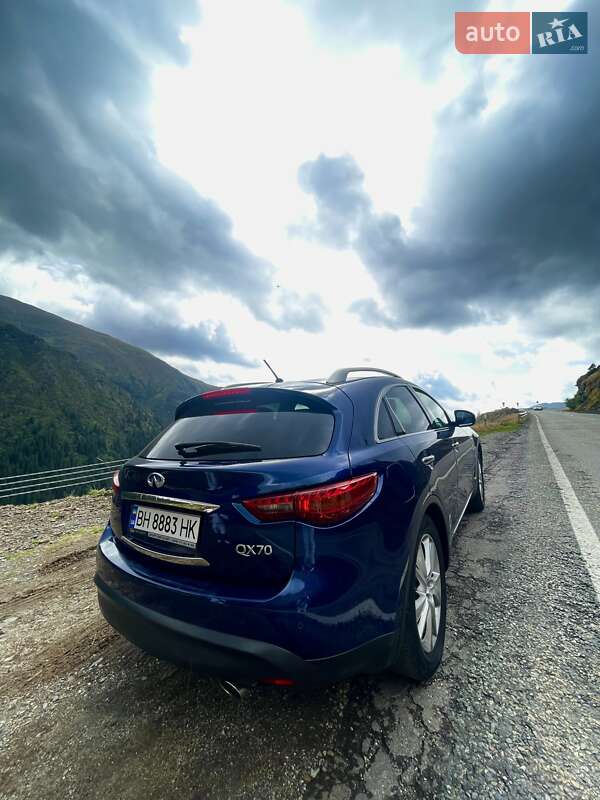 Внедорожник / Кроссовер Infiniti QX70 2016 в Одессе фото 11 Внедорожник / Кроссовер Infiniti QX70 2016 в Одессе