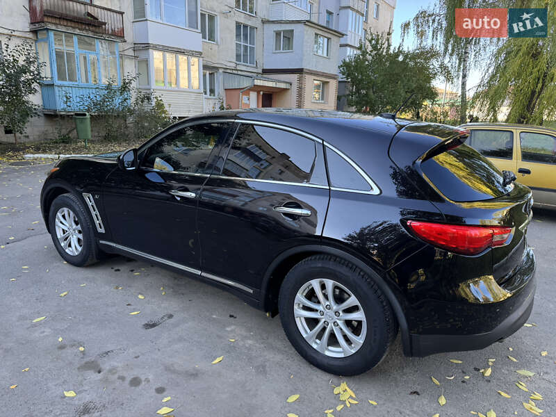 Позашляховик / Кросовер Infiniti QX70 2013 в Волочиську