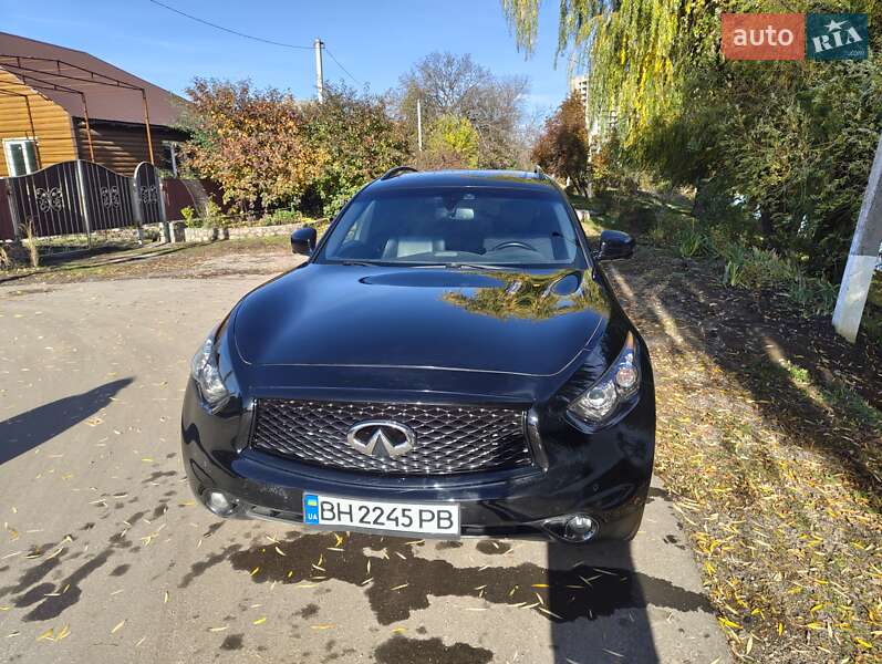 Внедорожник / Кроссовер Infiniti QX70 2016 в Первомайске фото 8 Внедорожник / Кроссовер Infiniti QX70 2016 в Первомайске
