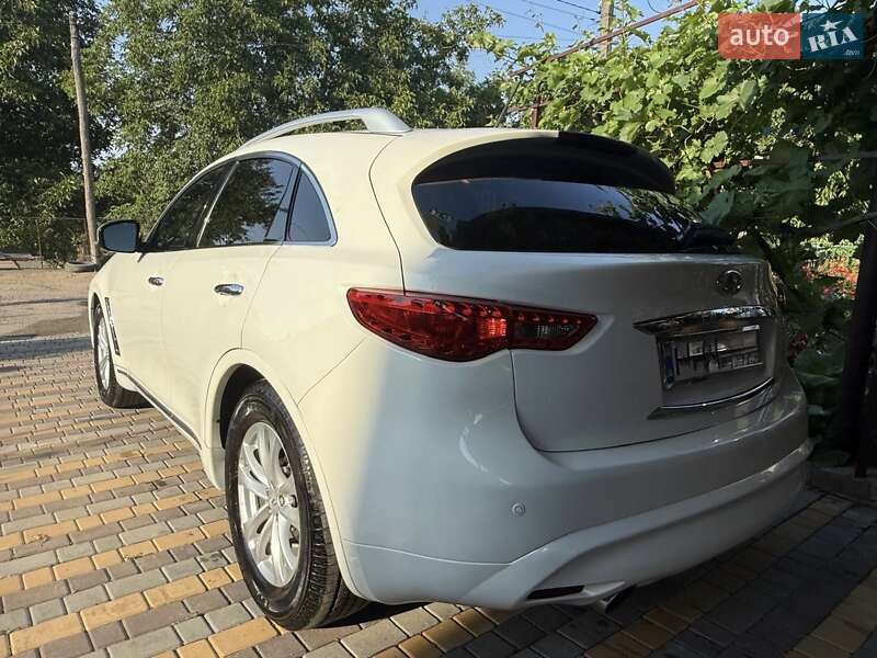 Внедорожник / Кроссовер Infiniti QX70 2015 в Киеве фото 5 Внедорожник / Кроссовер Infiniti QX70 2015 в Киеве