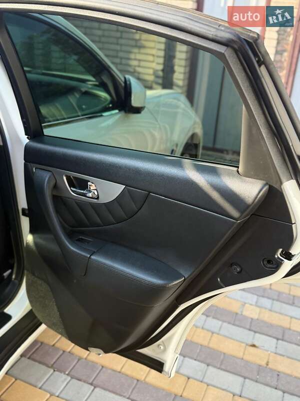 Внедорожник / Кроссовер Infiniti QX70 2015 в Киеве фото 14 Внедорожник / Кроссовер Infiniti QX70 2015 в Киеве
