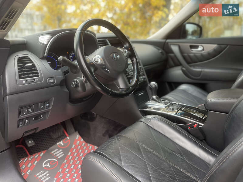 Позашляховик / Кросовер Infiniti QX70 2015 в Києві