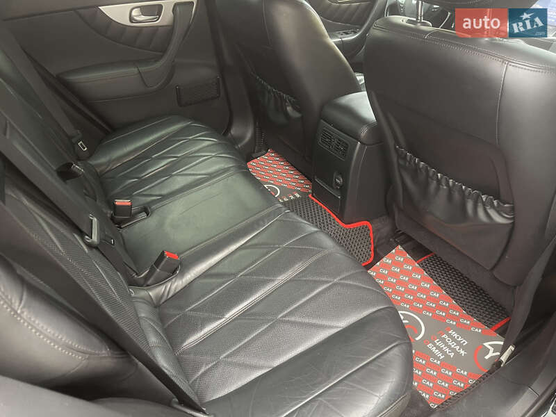 Позашляховик / Кросовер Infiniti QX70 2015 в Києві