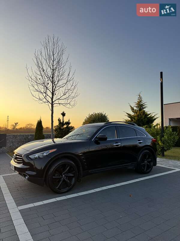 Позашляховик / Кросовер Infiniti QX70 2015 в Мукачевому