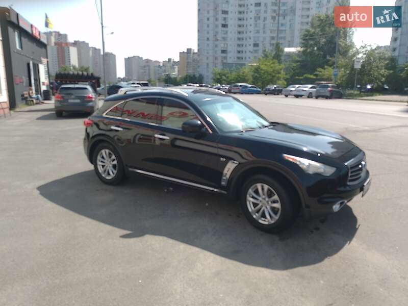 Позашляховик / Кросовер Infiniti QX70 2014 в Києві