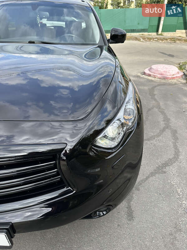 Внедорожник / Кроссовер Infiniti QX70 2013 в Полтаве