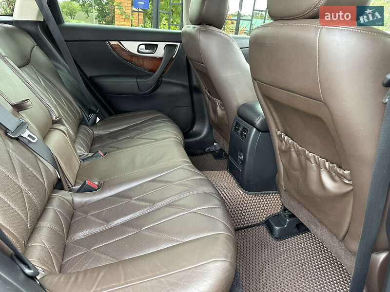 Внедорожник / Кроссовер Infiniti QX70 2013 в Полтаве