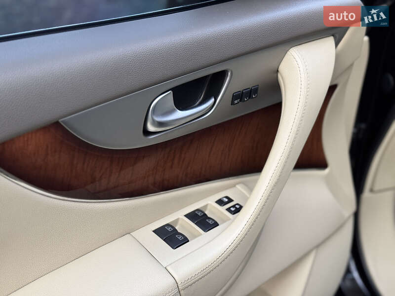 Внедорожник / Кроссовер Infiniti QX70 2013 в Киеве фото 28 Внедорожник / Кроссовер Infiniti QX70 2013 в Киеве