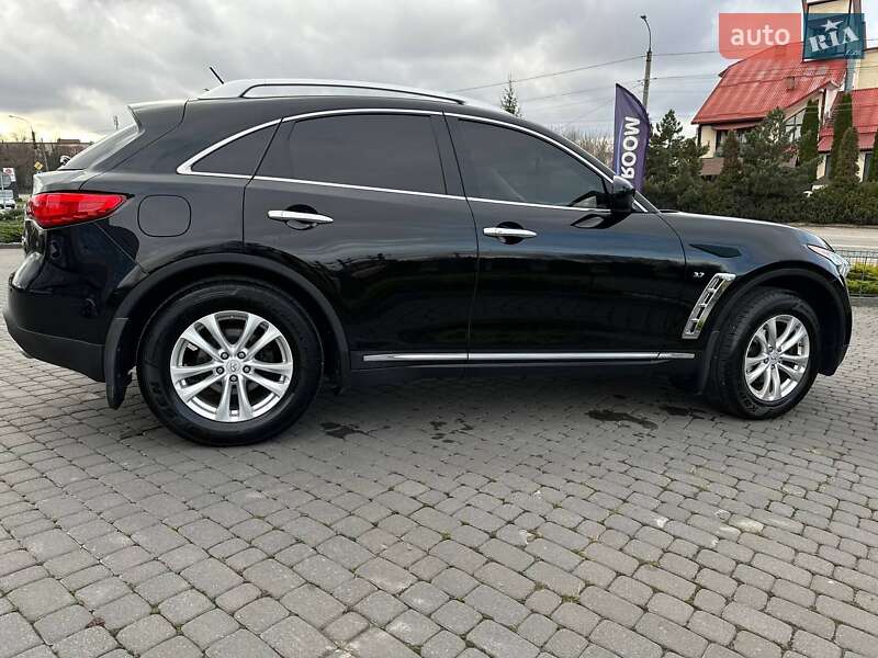 Внедорожник / Кроссовер Infiniti QX70 2013 в Хмельницком