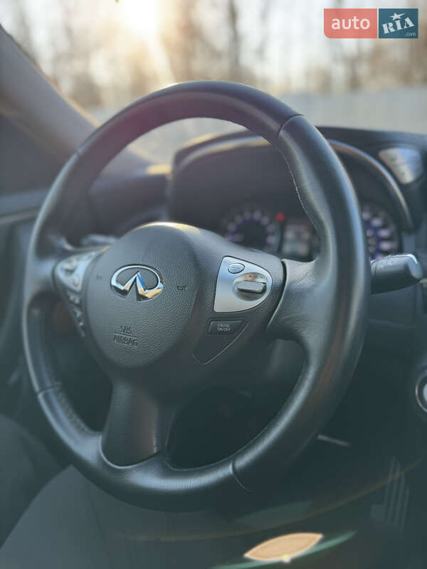 Внедорожник / Кроссовер Infiniti QX70 2014 в Крюковщине фото 20 Внедорожник / Кроссовер Infiniti QX70 2014 в Крюковщине