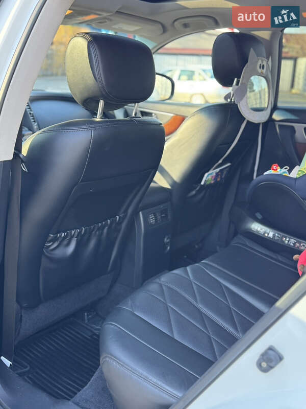 Внедорожник / Кроссовер Infiniti QX70 2014 в Крюковщине фото 21 Внедорожник / Кроссовер Infiniti QX70 2014 в Крюковщине