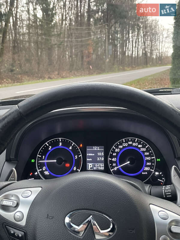 Внедорожник / Кроссовер Infiniti QX70 2014 в Стебнику