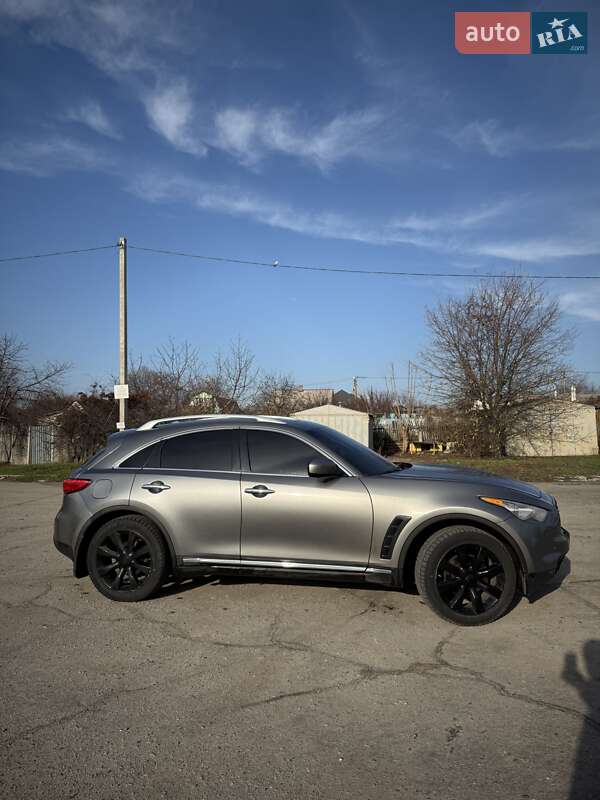 Внедорожник / Кроссовер Infiniti QX70 2013 в Запорожье