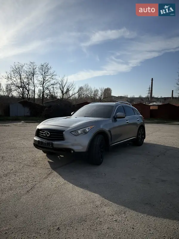 Infiniti QX70