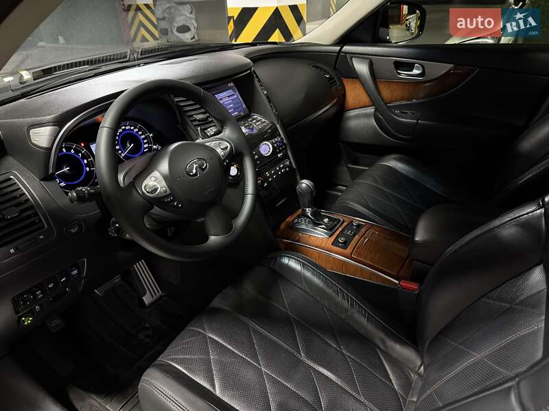 Внедорожник / Кроссовер Infiniti QX70 2013 в Киеве