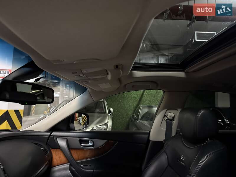 Внедорожник / Кроссовер Infiniti QX70 2013 в Киеве
