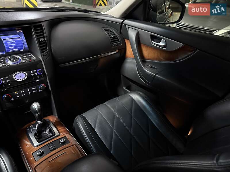 Внедорожник / Кроссовер Infiniti QX70 2013 в Киеве