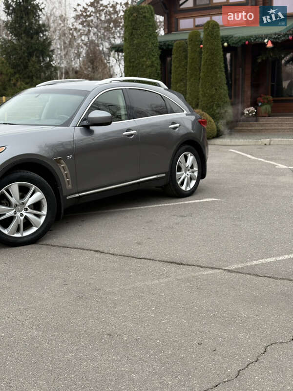 Внедорожник / Кроссовер Infiniti QX70 2015 в Александрие