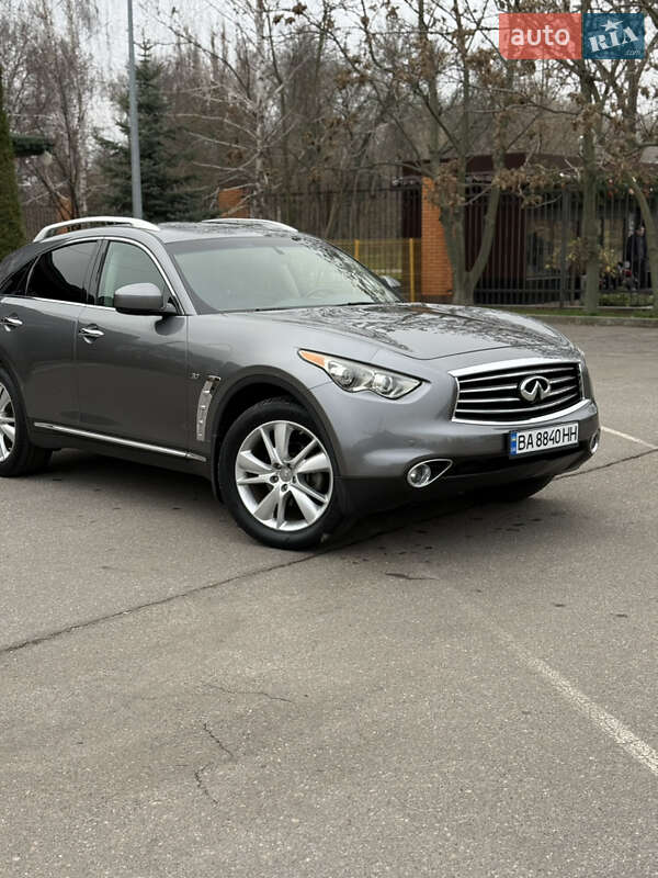 Внедорожник / Кроссовер Infiniti QX70 2015 в Александрие