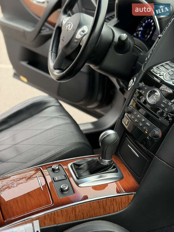 Внедорожник / Кроссовер Infiniti QX70 2015 в Александрие