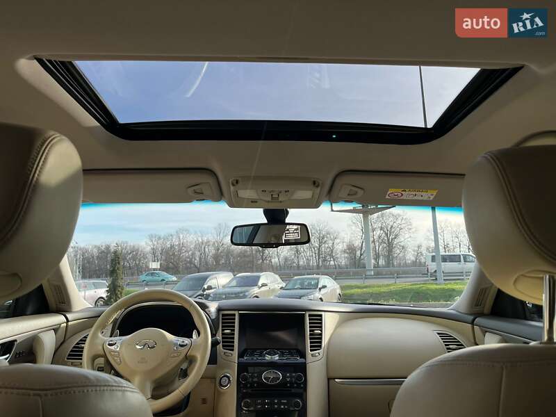 Внедорожник / Кроссовер Infiniti QX70 2016 в Киеве