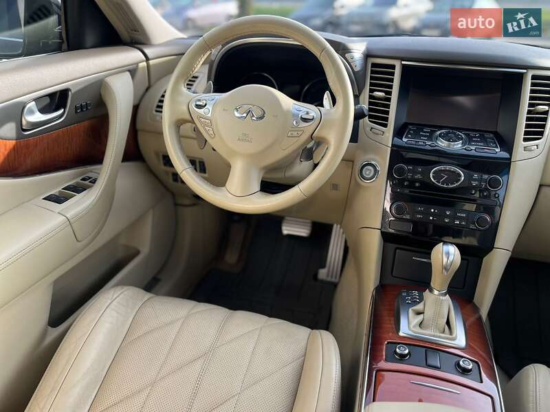 Внедорожник / Кроссовер Infiniti QX70 2016 в Киеве