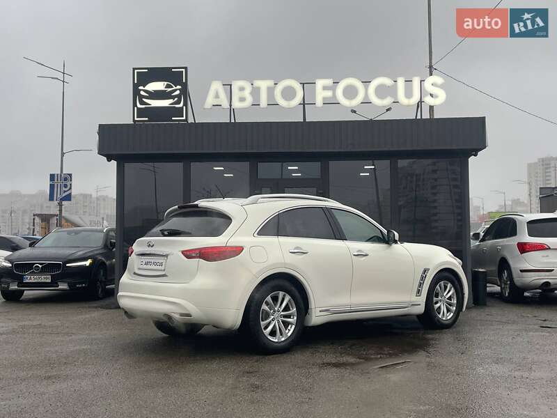Позашляховик / Кросовер Infiniti QX70 2015 в Києві