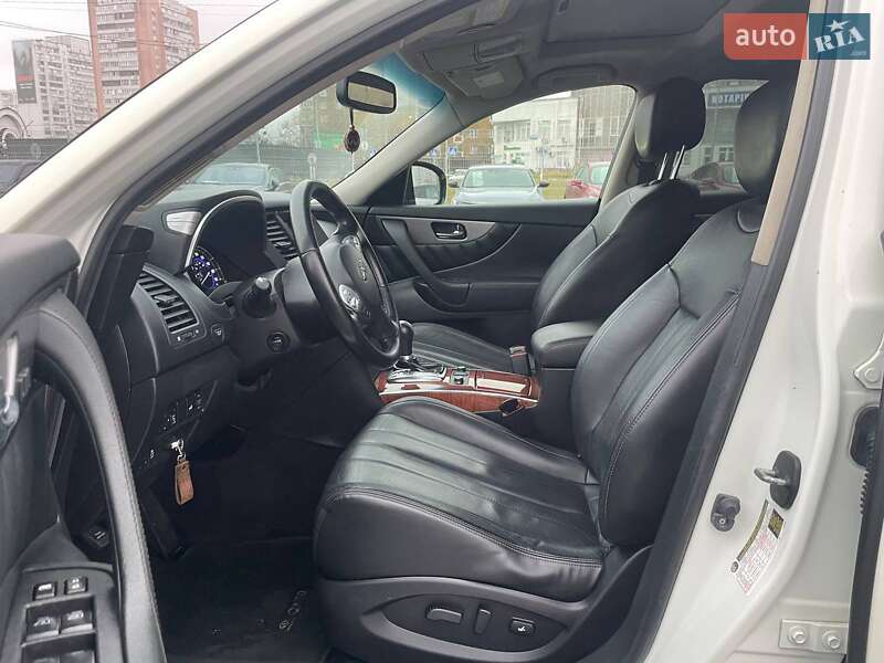 Позашляховик / Кросовер Infiniti QX70 2015 в Києві