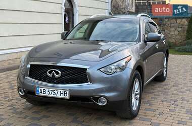 Внедорожник / Кроссовер Infiniti QX70 2016 в Могилев-Подольске